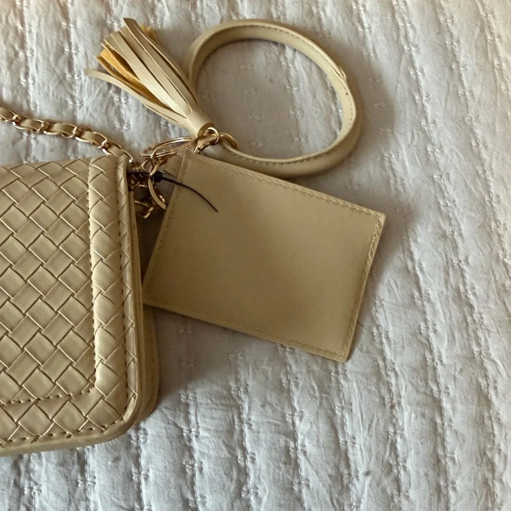 Bebe Beige Handbag w/ Gold Chain Strap Crossbody 3 in 1 w/ Card Case/Key Ring ❤️